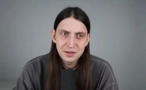 
          Imagem ilustrativa da imagem Felca ignora disputa eleitoral e fala sobre fobia social em novo vídeo
          