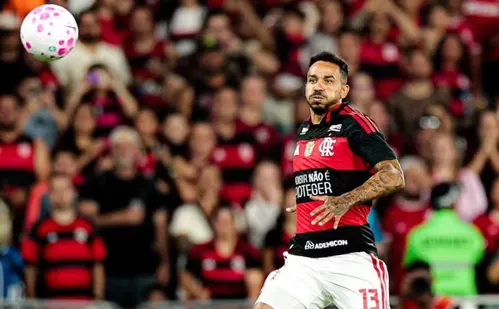 
          Imagem ilustrativa da imagem Flamengo critica 'conivência da arbitragem' após lesão de Danilo
          