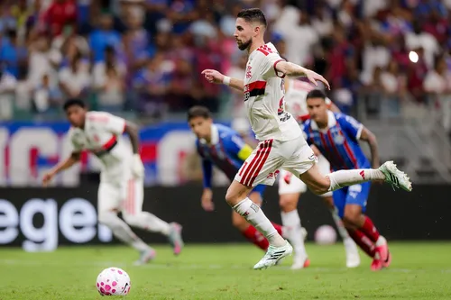 
          Imagem ilustrativa da imagem Flamengo desbloqueia defesa do Bahia no 2º tempo e vence em Salvador
          