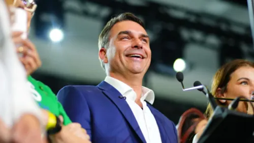 
          Imagem ilustrativa da imagem Flávio Bolsonaro (PL) confirma ida ao debate da Band
          