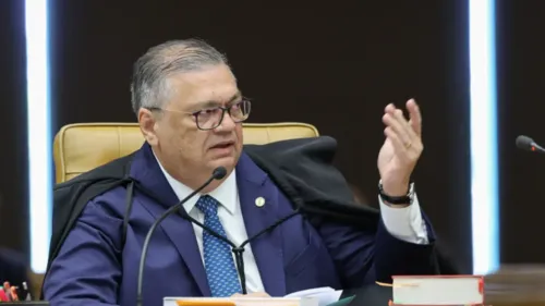 
          Imagem ilustrativa da imagem Flávio Dino pede vista de julgamento sobre Moraes e Mendonça
          