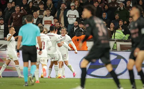 
          Imagem ilustrativa da imagem Fluminense perde para o Platense, mas avança às semifinais da Libertadores
          