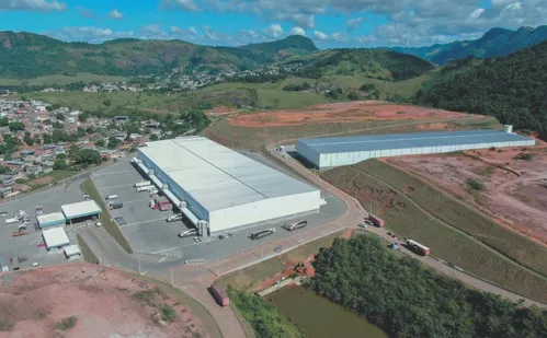
          Imagem ilustrativa da imagem Fundo imobiliário avança na compra de centro logístico em Viana por R$ 643 milhões
          