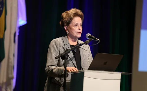 
          Imagem ilustrativa da imagem Governo fixa pensão mensal de R$ 17,5 mil a Dilma por tortura na ditadura militar
          
