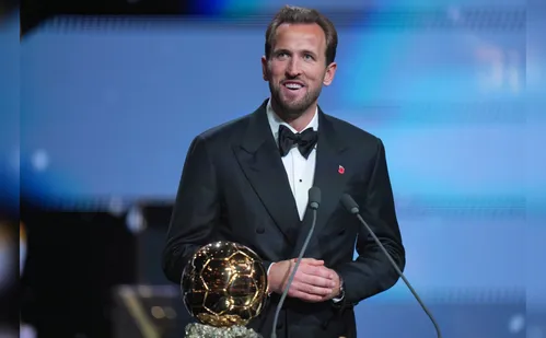 
          Imagem ilustrativa da imagem Harry Kane quebra tabu de 25 anos e vence a Bola de Ouro 2026
          