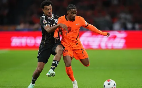 
          Imagem ilustrativa da imagem Holanda empata com a Alemanha no fim em estreias de Xavi e Klopp
          