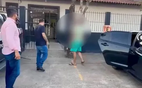 
          Imagem ilustrativa da imagem Homem de 62 anos é preso após ser condenado a 24 de prisão por estupro de criança
          
