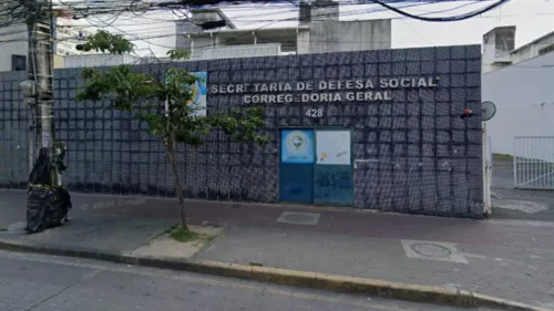 
          Imagem ilustrativa da imagem Homem é contido e levado a hospital psiquiátrico após surto na sede da SDS-PE
          