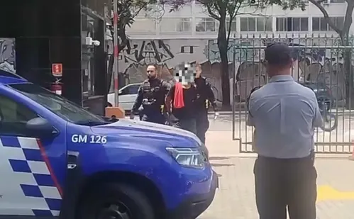 
          Imagem ilustrativa da imagem Homem é detido após invadir o trabalho da ex em Vitória
          
