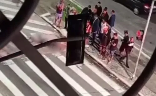 
          Imagem ilustrativa da imagem Homem é morto a tiros em ponto de ônibus na Ilha do Príncipe, em Vitória
          