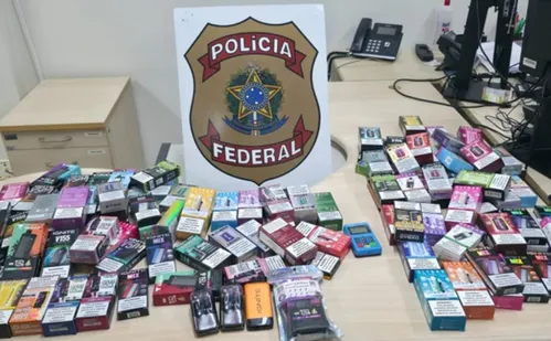 
          Imagem ilustrativa da imagem Homem é preso com 120 cigarros eletrônicos no Sul do ES
          