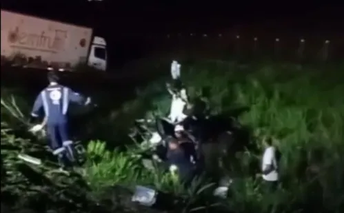 
          Imagem ilustrativa da imagem Homem morre e outro fica ferido após colisão na BR-101 em Linhares
          