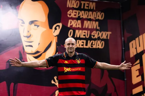
          Imagem ilustrativa da imagem Ídolo do Sport, ex-goleiro Magrão participa do Jogo Aberto PE nesta segunda (14)
          