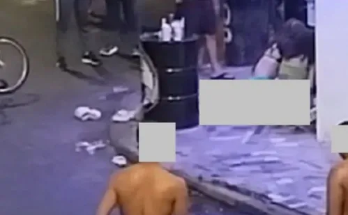 
          Imagem ilustrativa da imagem Jovem morre após ser atingida por diversos tiros enquanto bebia em bar no ES
          
