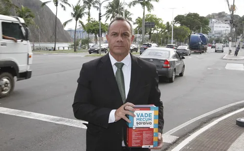 
          Imagem ilustrativa da imagem Justiça pede explicação a plataformas sobre recusa de corridas para idosos
          