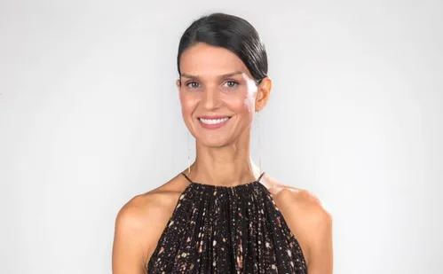 
          Imagem ilustrativa da imagem Karina Zeviani, ex-'The Voice', morre aos 51 anos em decorrência de um câncer
          
