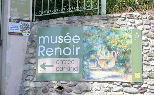 
          Imagem ilustrativa da imagem Ladrões roubam pinturas avaliadas em milhões de euros do Museu Renoir, na França
          
