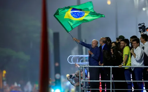 
          Imagem ilustrativa da imagem Líderes estrangeiros reconhecem vitória e parabenizam Lula
          