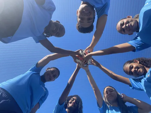 
          Imagem ilustrativa da imagem Liga Social reúne 400 meninas em evento de futebol no Recife
          