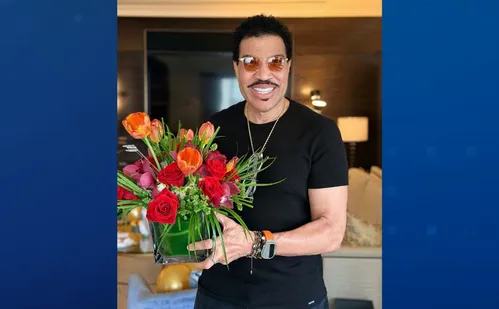 
          Imagem ilustrativa da imagem Lionel Richie passa por procedimento cardíaco e cancela shows
          