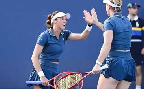 
          Imagem ilustrativa da imagem Luisa Stefani vai às quartas de final nas duplas femininas do US Open
          