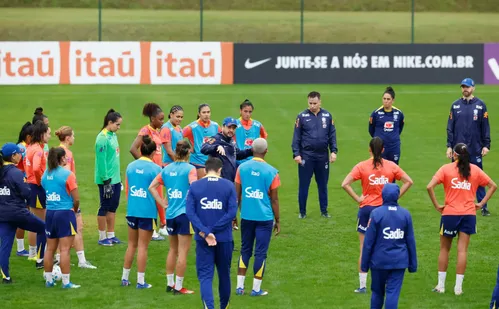 
          Imagem ilustrativa da imagem Lula sanciona Lei do Futebol Feminino, que determina estímulo à modalidade
          