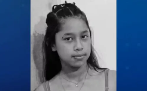 
          Imagem ilustrativa da imagem Menina de 10 anos viaja com excursão e morre afogada em parque aquático no Ceará
          