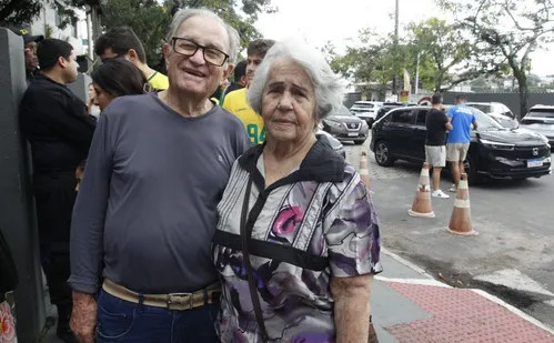 
          Imagem ilustrativa da imagem Mesmo sem obrigação, idosos do ES comparecem às urnas neste domingo
          