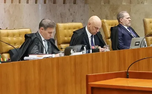 
          Imagem ilustrativa da imagem Moraes defende que seu julgamento seja em conjunto com o de Mendonça
          