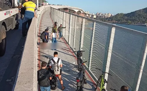 
          Imagem ilustrativa da imagem Motociclista morre ao cair na ciclovia da Terceira Ponte após colisão
          