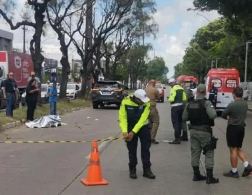 
          Imagem ilustrativa da imagem Motociclista morre em acidente na Abdias de Carvalho, no Recife
          