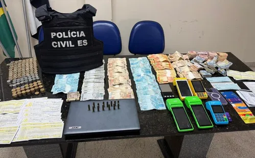 
          Imagem ilustrativa da imagem Mulher é presa com munições e mais de R$ 55 mil em Guarapari
          