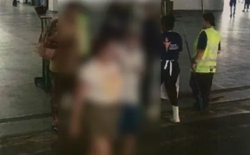 
          Imagem ilustrativa da imagem Mulheres que furtavam celular em ônibus faziam parte de quadrilha. Veja como agiam
          