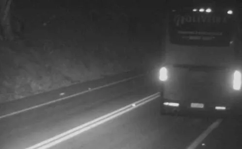 
          Imagem ilustrativa da imagem Perícia aponta falha grave nos freios de ônibus que tombou em acidente com 3 mortes
          