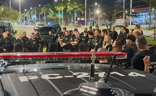 
          Imagem ilustrativa da imagem Onze pessoas são presas durante operação contra o TCP em Vitória
          
