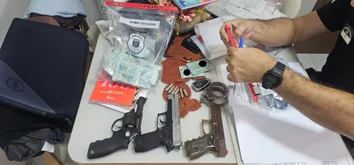 
          Imagem ilustrativa da imagem Operação da PCPE mira fraude de R$ 2 milhões em empresa de transportes
          