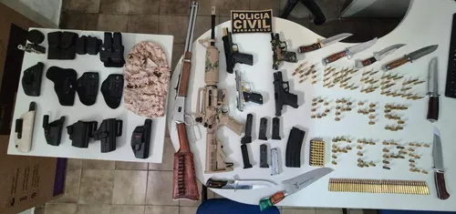 
          Imagem ilustrativa da imagem Operação em Carpina apreende arsenal de armas e munições
          
