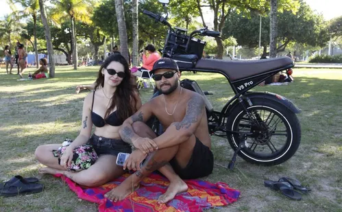 
          Imagem ilustrativa da imagem Orlas da Grande Vitória viram “mar” de bikes elétricas no feriadão
          