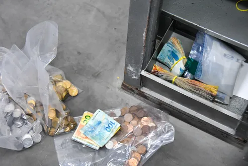 
          Imagem ilustrativa da imagem PCPE investiga esquema de sonegação de R$ 117 milhões no setor de bebidas
          