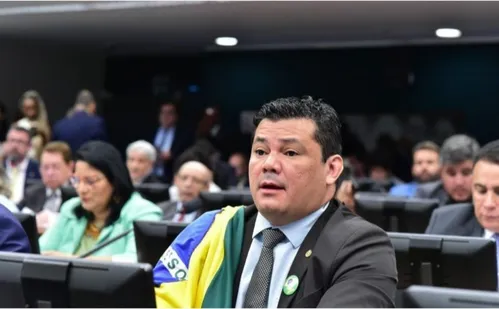 
          Imagem ilustrativa da imagem PL nacional pede ao estadual que Gilvan seja oficialmente substituído na chapa
          