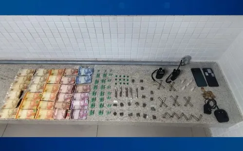 
          Imagem ilustrativa da imagem PM prende três por tráfico e apreende moto adulterada em Vitória
          
