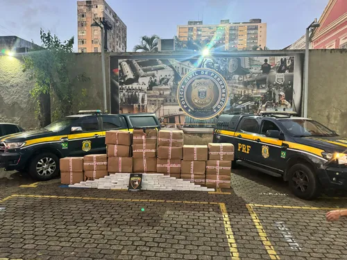 
          Imagem ilustrativa da imagem PRF e Polícia Civil apreendem 870 kg de maconha na BR-101 em Igarassu
          
