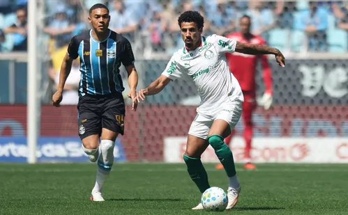 
          Imagem ilustrativa da imagem Palmeiras amassa Grêmio, mas para em Weverton e pode ver Flamengo abrir na ponta
          