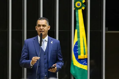 
          Imagem ilustrativa da imagem Podemos, antes no palanque de Ricardo, confirma apoio a Pazolini
          