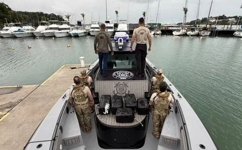 
          Imagem ilustrativa da imagem Polícia Federal apreende 140 kg de cocaína em navio no Espírito Santo
          