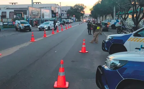 
          Imagem ilustrativa da imagem Polícia registra 95 flagrantes de ultrapassagem proibida em rodovias no ES
          