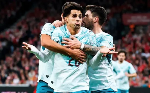 
          Imagem ilustrativa da imagem Portugal vence Dinamarca, e Jesus evita falar sobre saída de Cristiano Ronaldo
          