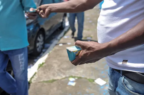 
          Imagem ilustrativa da imagem Prazo para os candidatos e campanha mais "fria" do que o normal
          