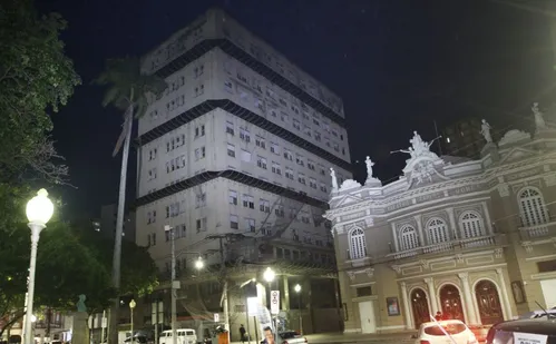 
          Imagem ilustrativa da imagem Prédio antigo do Centro de Vitória vai virar 100 moradias populares
          