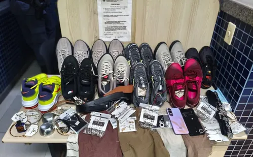 
          Imagem ilustrativa da imagem Quatro mulheres são detidas com produtos furtados em shopping de Vila Velha
          
